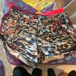 Lululemon Hotty Hot Shorts 2.5”